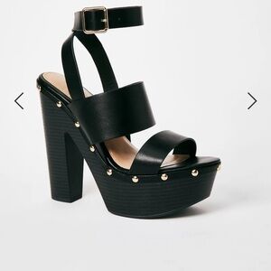 Size 11 black sandal heeled brand new